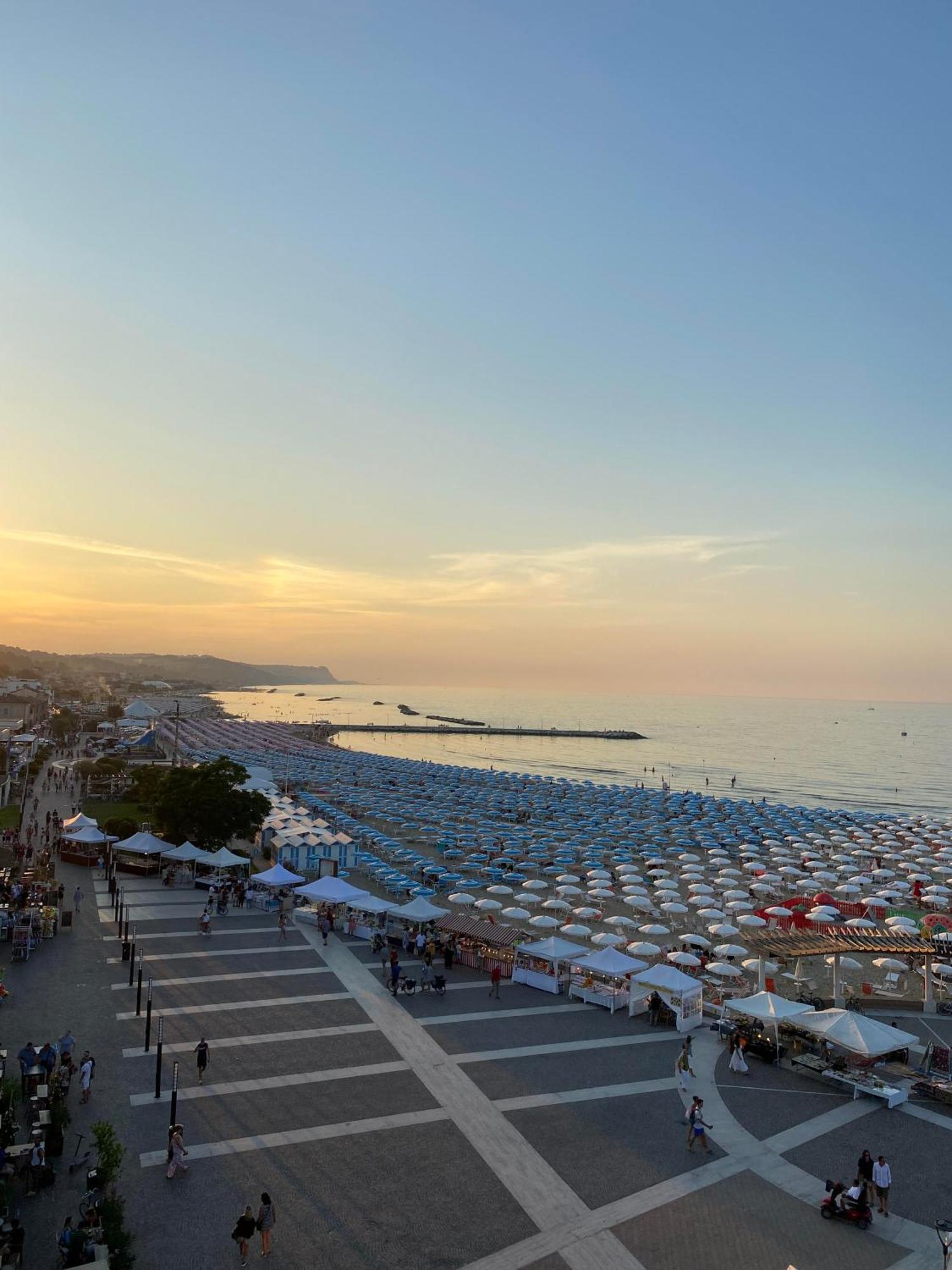 Hotel Amelia Fano Esterno foto